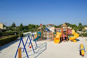 Terraced House With air Conditioning in the Residence Le Clos des Oliv