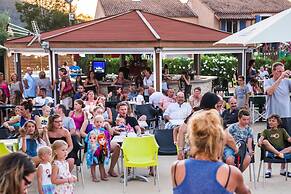 Terraced House With air Conditioning in the Residence Le Clos des Oliv