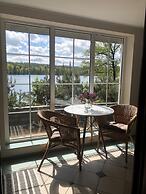 A Wonderful Holiday Home With Lake Access