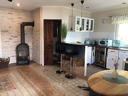 A Wonderful Holiday Home With Lake Access