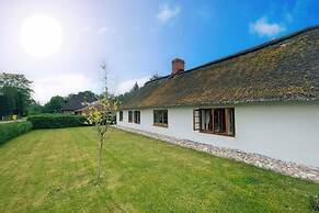 Historisches Reetdachhaus in Ruhiger Lage