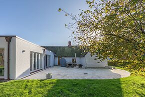 Historisches Reetdachhaus in Ruhiger Lage