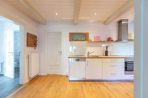 Historisches Reetdachhaus in Ruhiger Lage