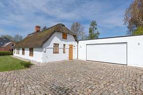 Historisches Reetdachhaus in Ruhiger Lage