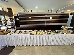 A Cozy House Close to the Beach, Lazy