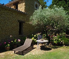 Charming Holiday Home With Private Garden, Bedarrides