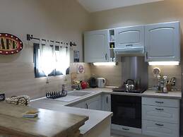 Charming Holiday Home With Private Garden, Bedarrides