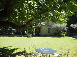 Charming Holiday Home With Private Garden, Bedarrides