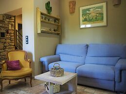 Charming Holiday Home With Private Garden, Bedarrides