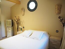 Charming Holiday Home With Private Garden, Bedarrides