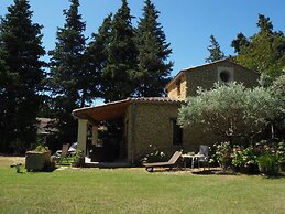 Charming Holiday Home With Private Garden, Bedarrides