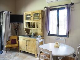 Charming Holiday Home With Private Garden, Bedarrides