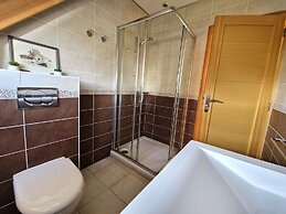 Semi-detached House, Penestin