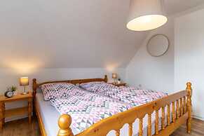 Apartment in Garding With Parking