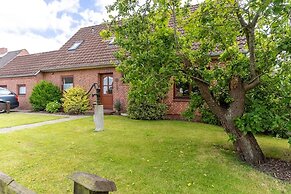 Apartment in Garding With Parking