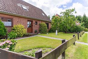 Apartment in Garding With Parking
