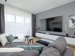 Apartment Overlooking the River, Pool, Dziwnow