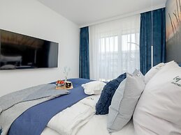 Apartment Overlooking the River, Pool, Dziwnow