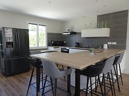 Comfortable Bungalow, Pink Granite Coast
