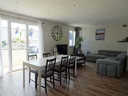 Comfortable Bungalow, Pink Granite Coast