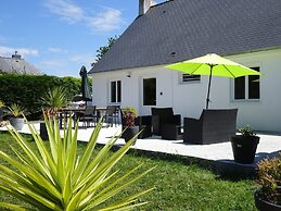 Comfortable Bungalow, Pink Granite Coast