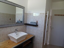 Comfortable Bungalow, Pink Granite Coast