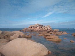 Comfortable Bungalow, Pink Granite Coast