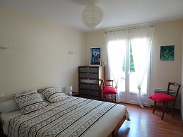 Spacious Holiday Home Located in the Heart of the bay of Mont St Miche