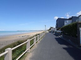 Spacious Holiday Home Located in the Heart of the bay of Mont St Miche