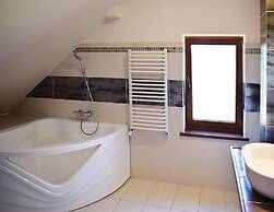 Holiday Home at the Lake in Kiedrowice