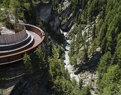 Residence Lahnhof, Laces