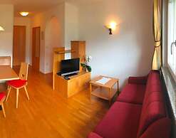 Residence Lahnhof, Laces