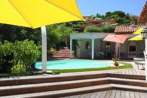Pretty and Modern Villa With Private Pool, Cavalaire-sur-mer