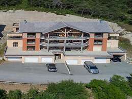 Apartment by Lake Serre-poncon With Pool