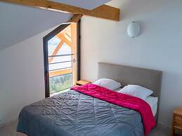 Apartment by Lake Serre-poncon With Pool