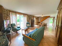 Charming Farmhouse Near the bay of Mont St Michel