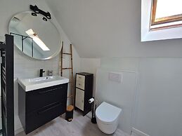 Countryside Holiday Home Near the Beach