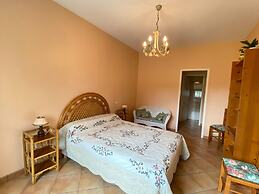 Semi-detached House on a Vineyard, Talais