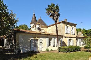 Semi-detached House on a Vineyard, Talais