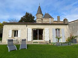 Semi-detached House on a Vineyard, Talais
