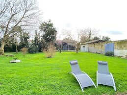 Semi-detached House on a Vineyard, Talais