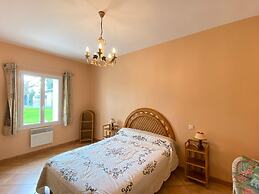 Semi-detached House on a Vineyard, Talais