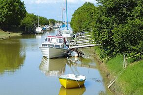 Semi-detached House on a Vineyard, Talais