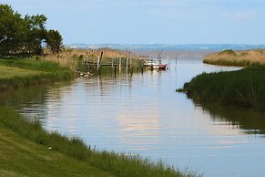 Semi-detached House on a Vineyard, Talais