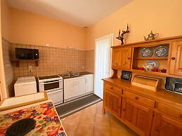 Semi-detached House on a Vineyard, Talais