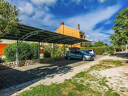 Apartment in Nin Near Beach & Pool