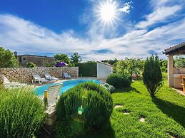 Apartment in Nin Near Beach & Pool