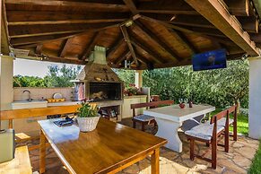 Apartment in Nin Near Beach & Pool