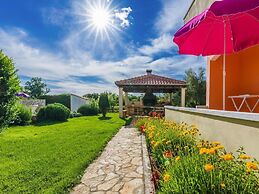 Apartment in Nin Near Beach & Pool