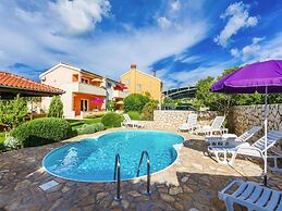 Apartment in Nin Near Beach & Pool